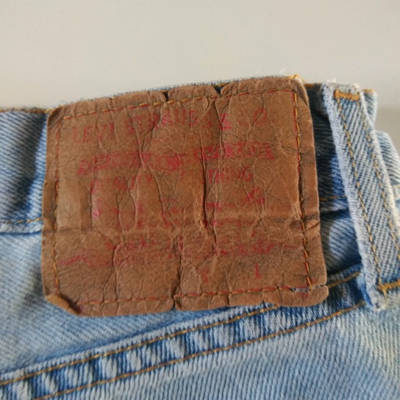 527 Levis Cutoff Shorts - Picture 4 of 7